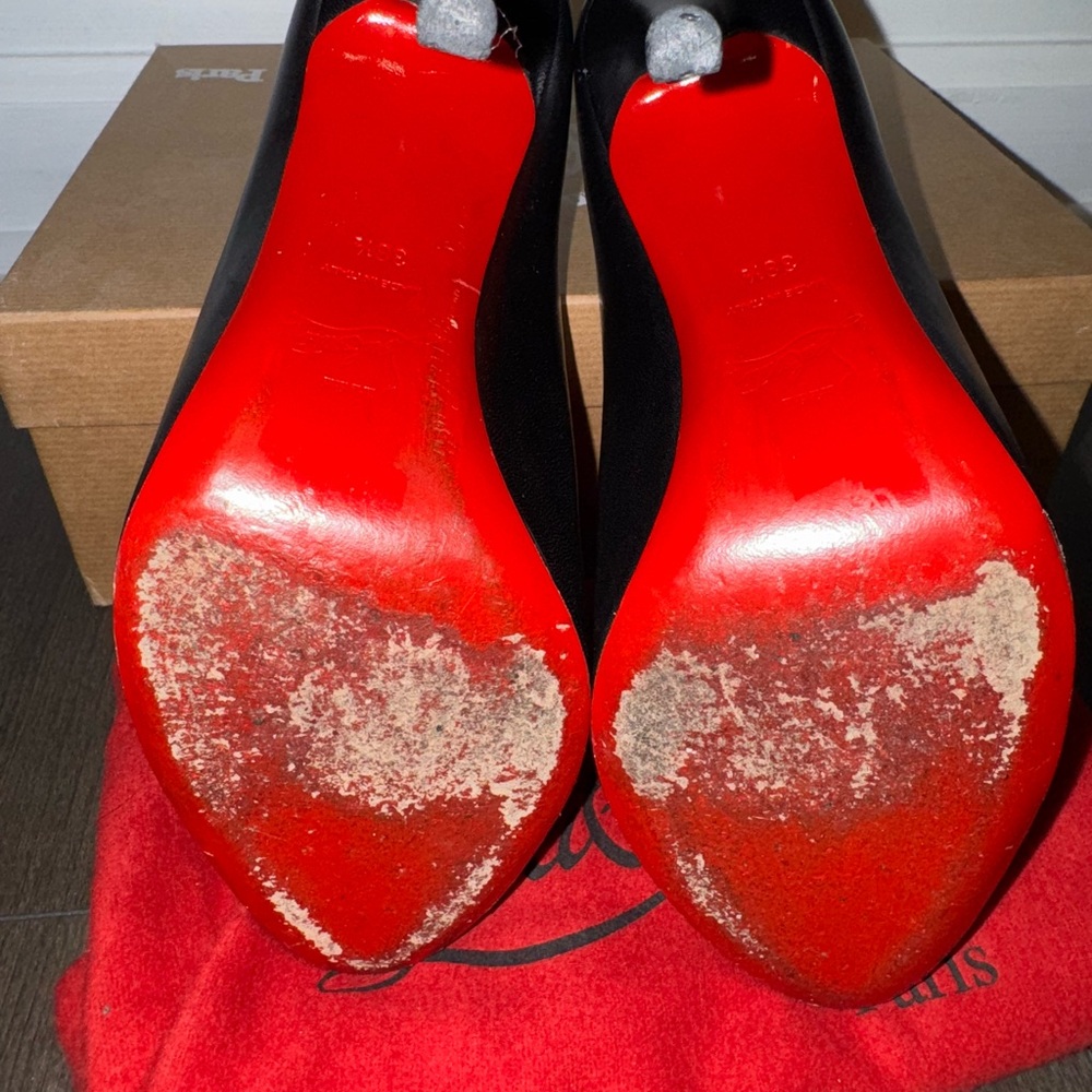 Christian Louboutin Black Leather Pumps with Red Sole - Picture 3 of 4